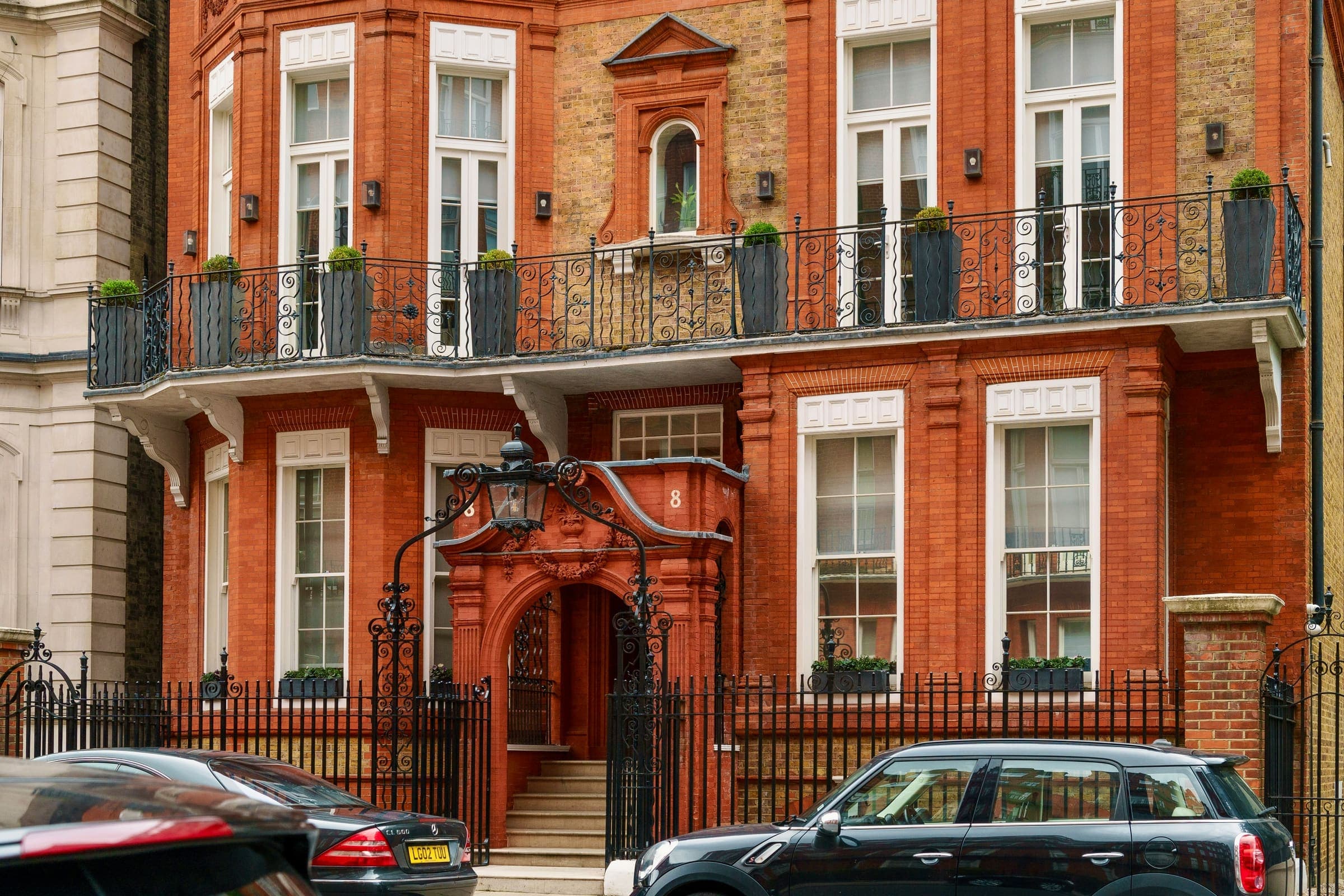 Stucco-fronted Kensington terrace at quiet hour